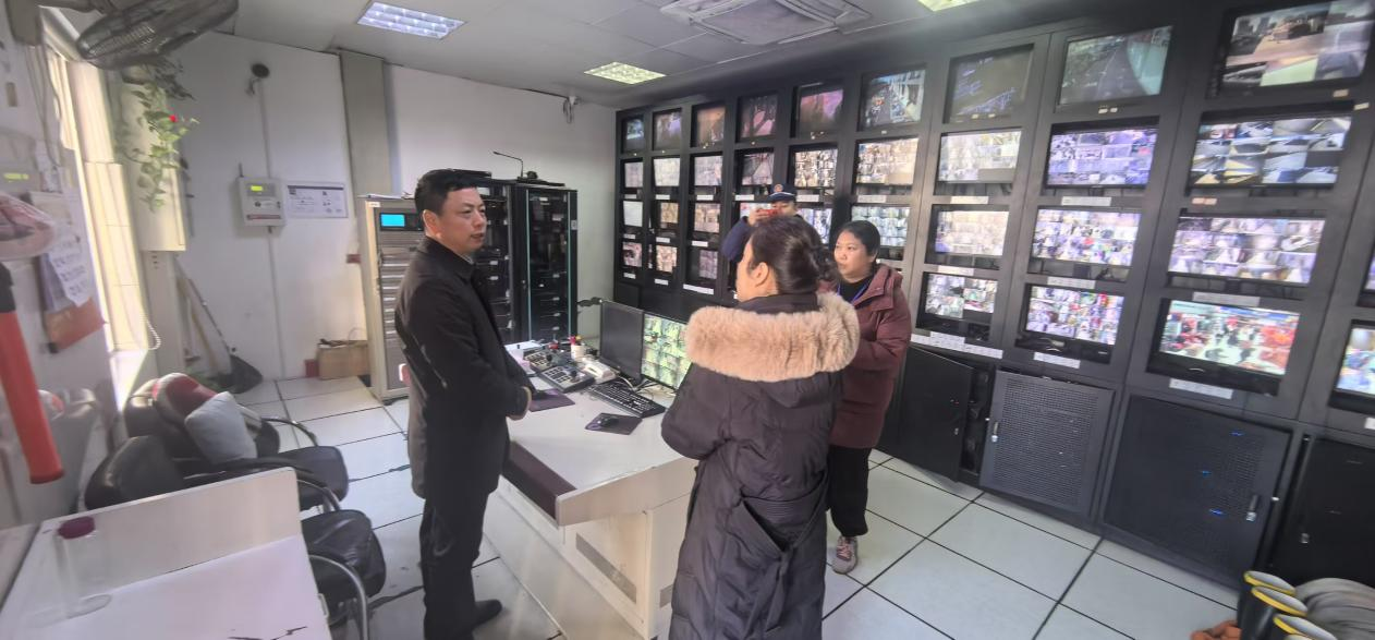 ��ؽֵ�һ�и�Ǯ���̳ǿ�չ��ǰ�徲���