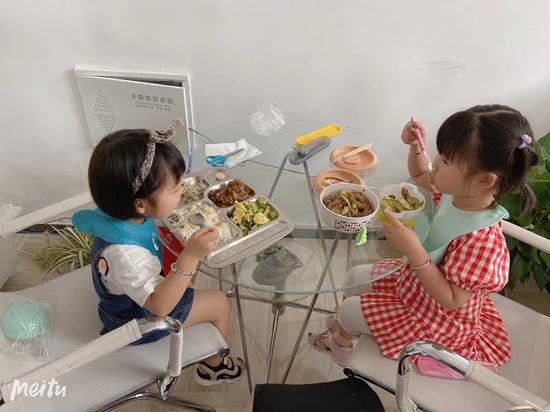 ������ʱ�Ĵ����ſ�չ���ذ�ְ����Ů�����������˶�