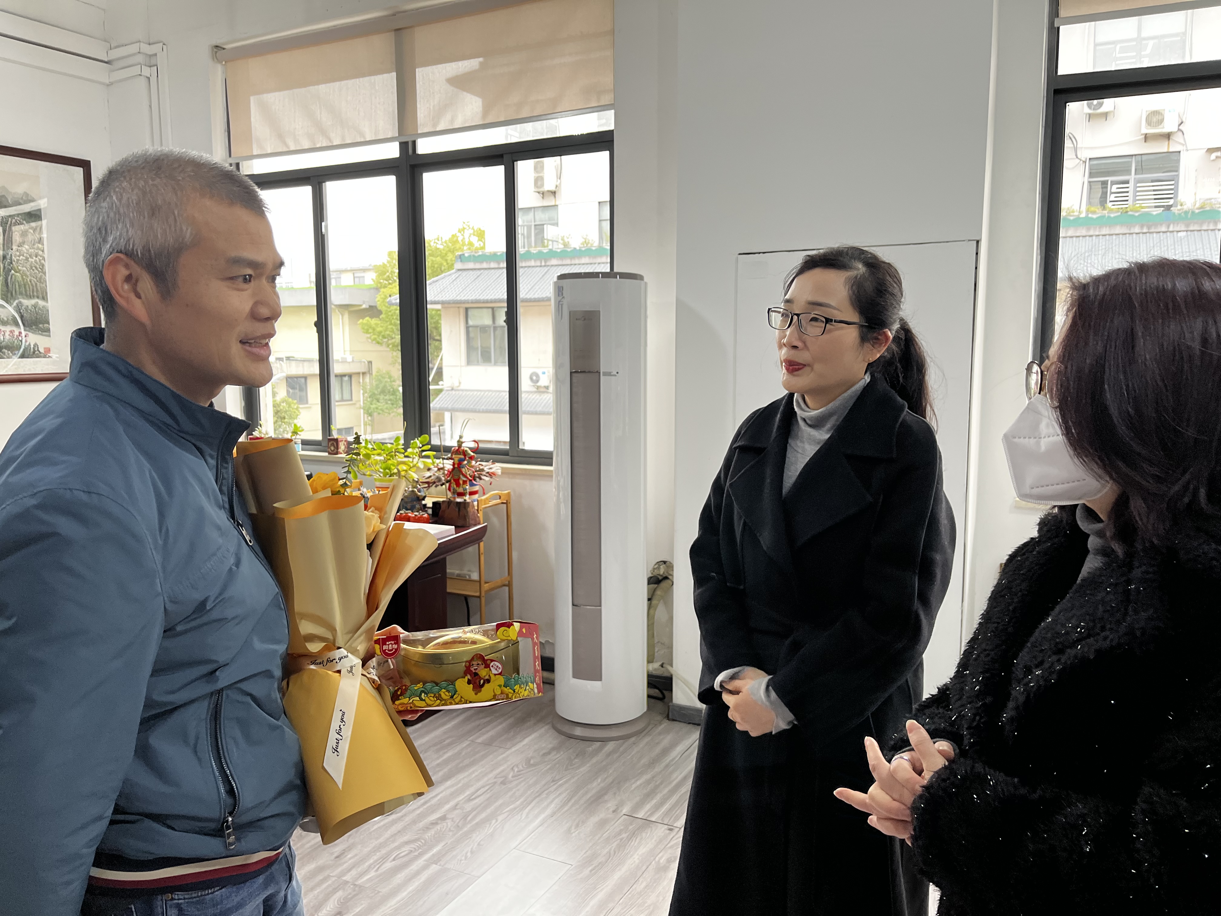 �������ҵ����ϥ����������������ʱ�Ĵ����ſ�չ�´���ҵ�߷��˶�